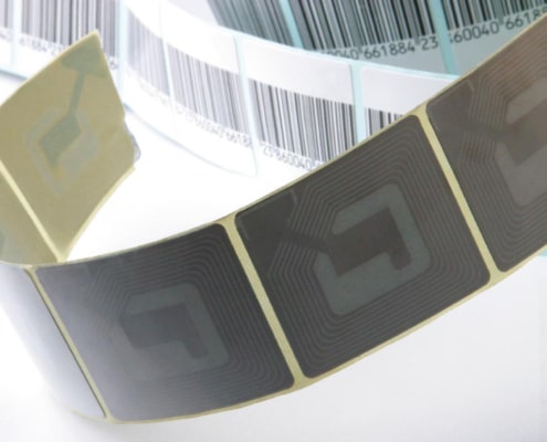 RF label met barcode voor RF Technologie op rol.